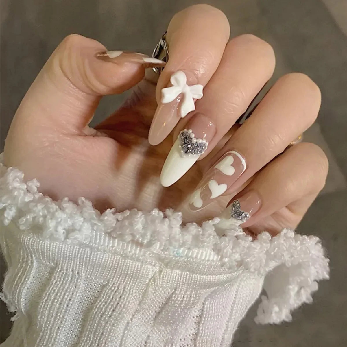24Pcs/Box Fake Nails Almond Press on Nails for Women Bride With White Flower Designs Artificial Nail Tips Full Cover False Nails