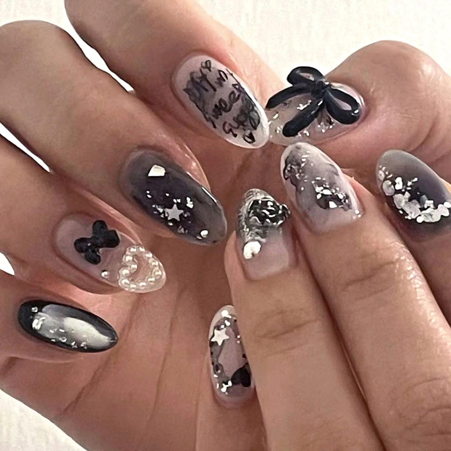 24Pcs/Box Fake Nails Almond Press on Nails for Women Bride With White Flower Designs Artificial Nail Tips Full Cover False Nails
