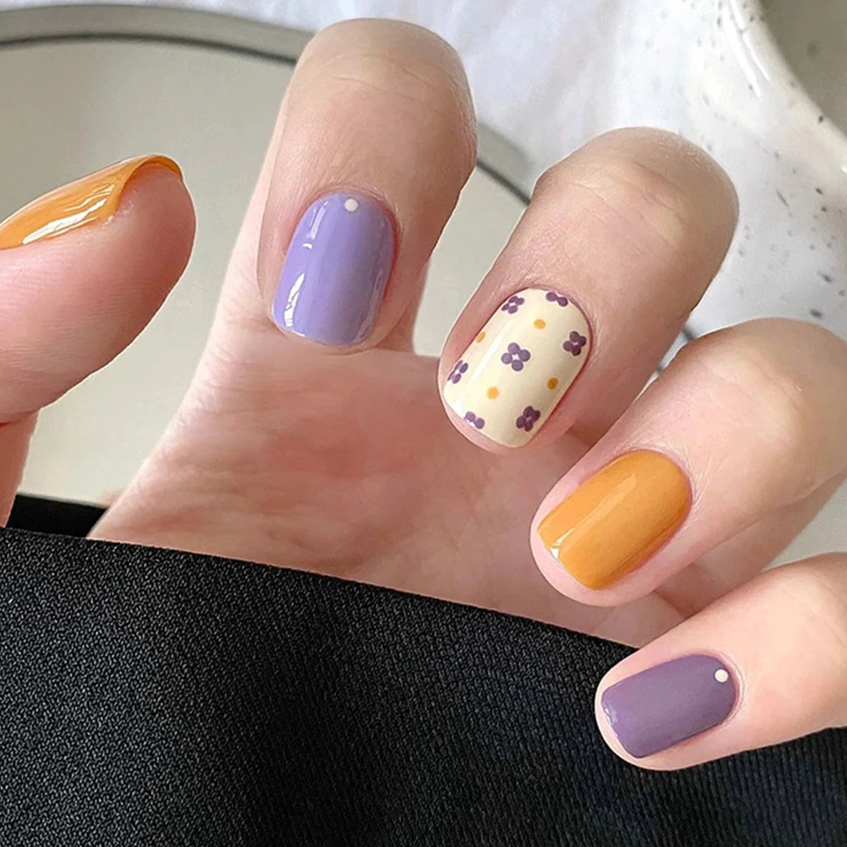 24Pcs/Box Fake Nails Almond Press on Nails for Women Bride With White Flower Designs Artificial Nail Tips Full Cover False Nails