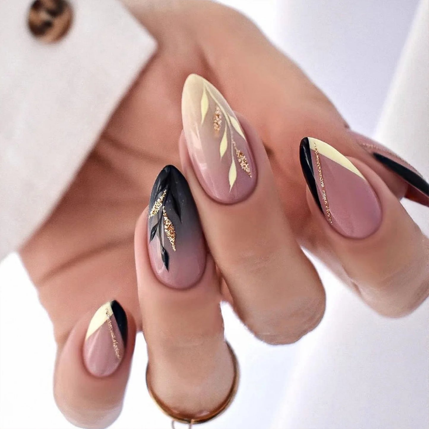 24Pcs/Box Fake Nails Almond Press on Nails for Women Bride With White Flower Designs Artificial Nail Tips Full Cover False Nails