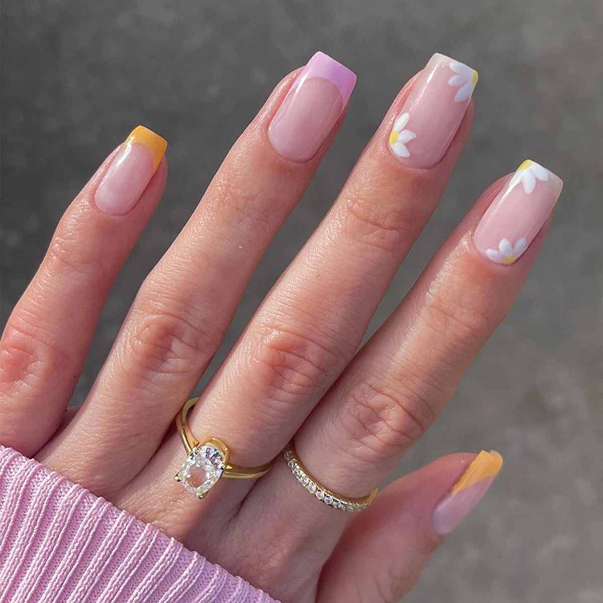 24Pcs/Box Fake Nails Almond Press on Nails for Women Bride With White Flower Designs Artificial Nail Tips Full Cover False Nails